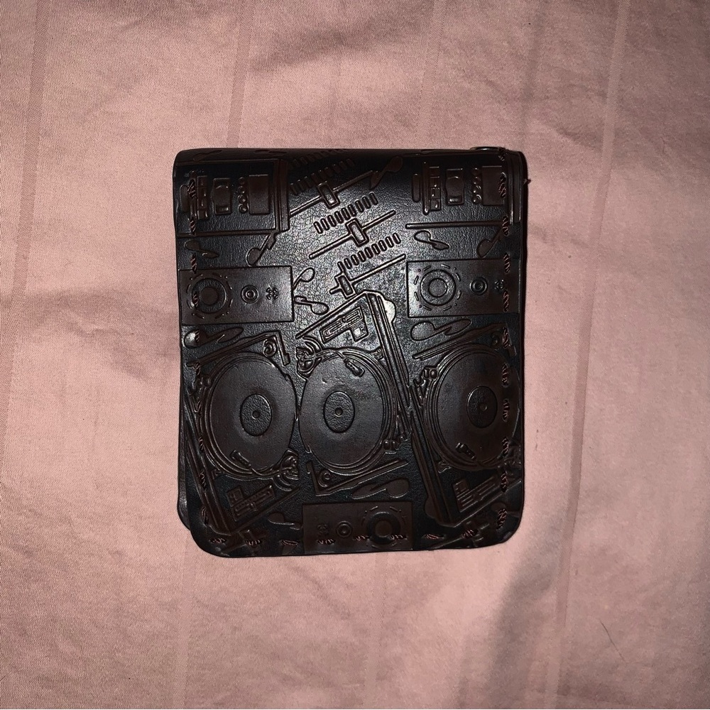 brown embossed leather vinyl print wallet